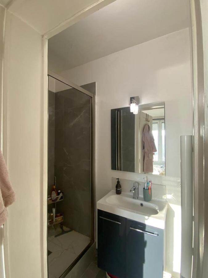 Appartement Ensoleille, Central Et Tout Equipe Avec Vue Tour Eiffel Et Pantheon Paris Ngoại thất bức ảnh